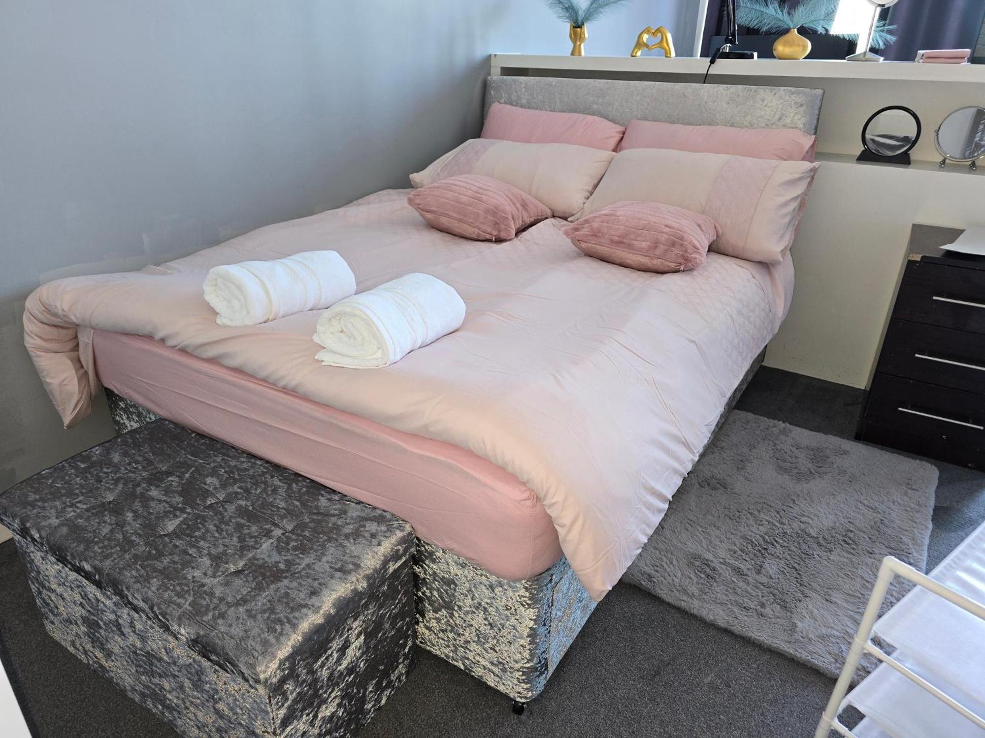 2-bed At The Heart Of Center *