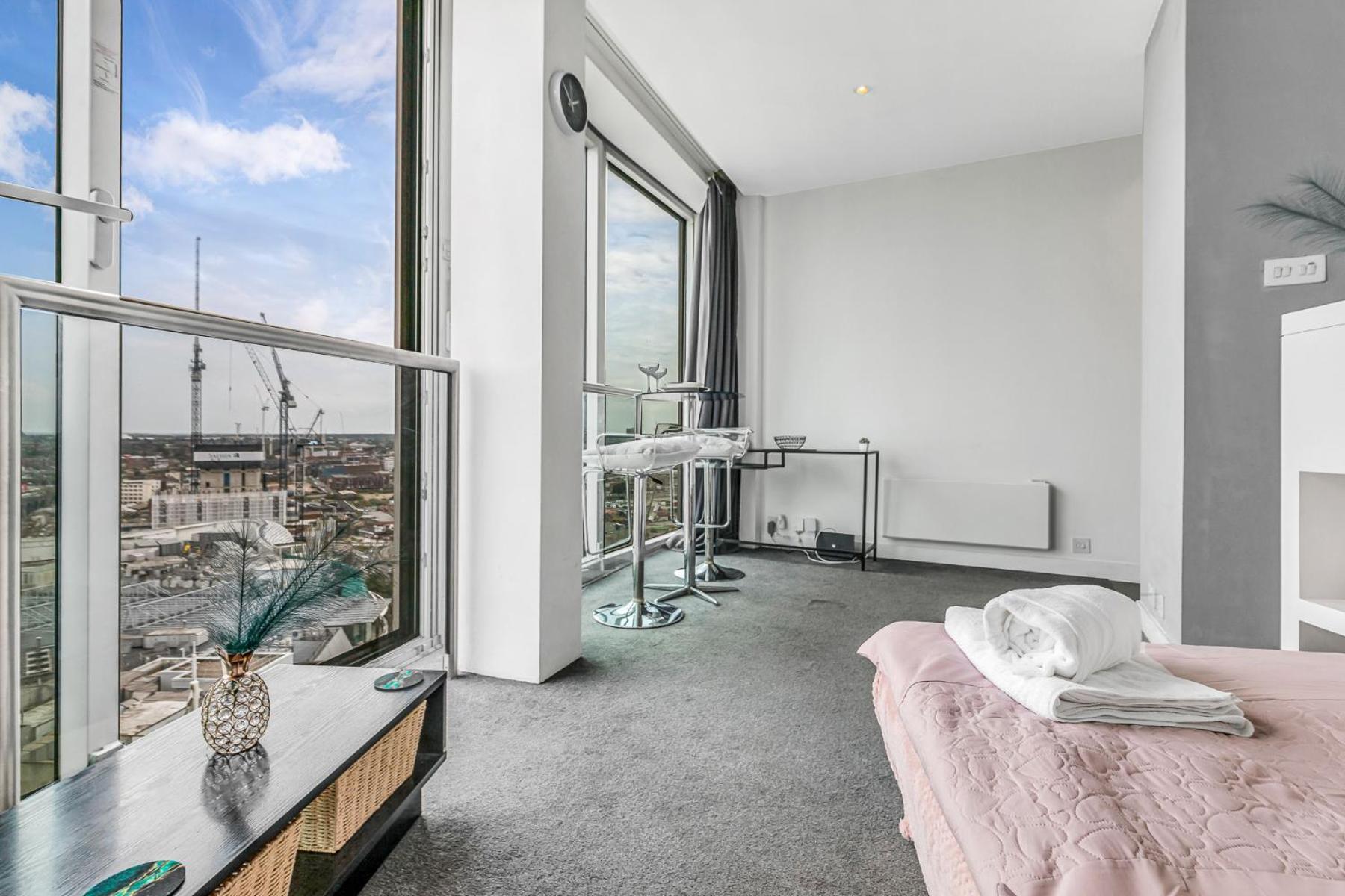 2-bed At The Heart Of Center Birmingham