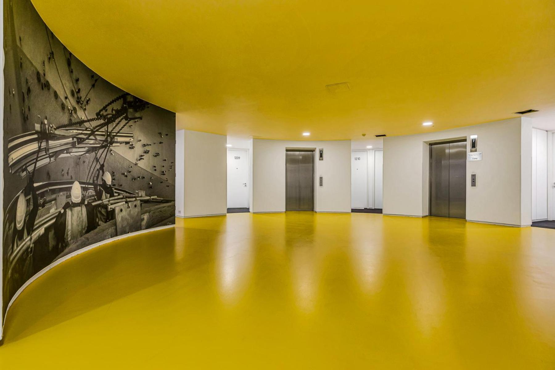 2-bed At The Heart Of Center *