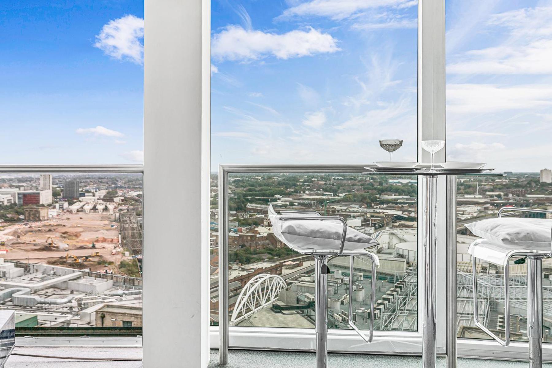 2-bed At The Heart Of Center Birmingham