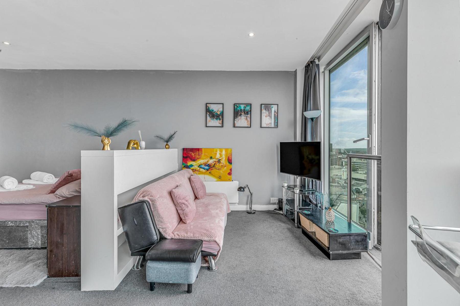 2-bed At The Heart Of Center