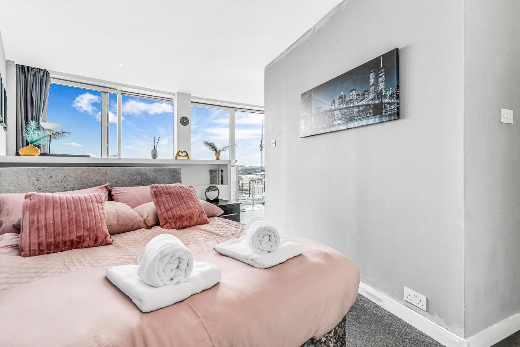 2-bed At The Heart Of Center Birmingham